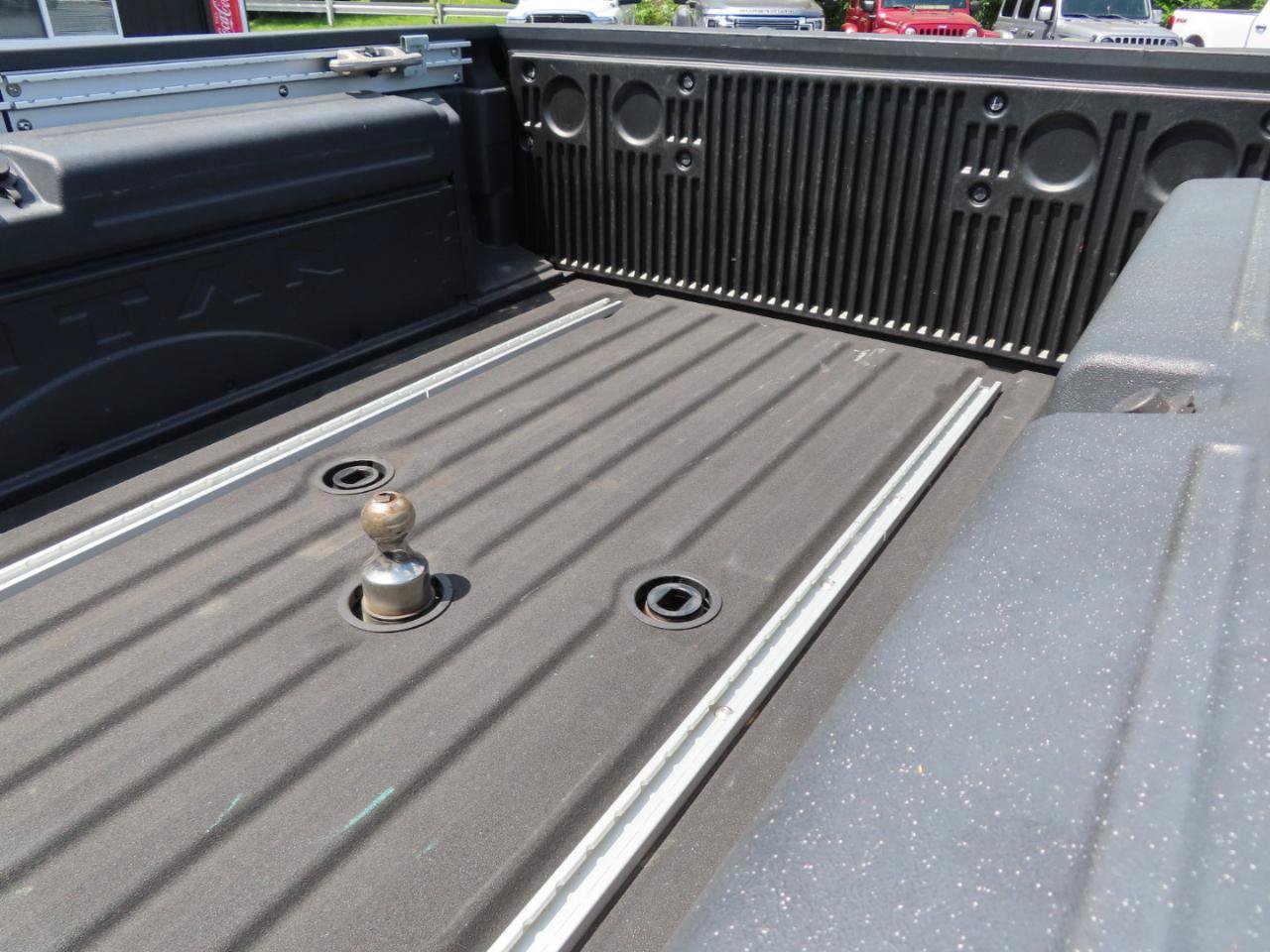 Used 2019 Nissan Titan PRO-4X w/ Pro-4x Convenience Package AWD/4WD image 18