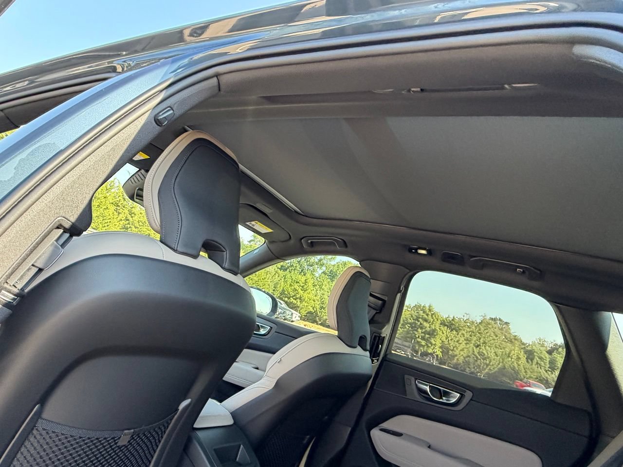 New 2027 Volvo XC60 B5 Plus AWD/4WD image 18