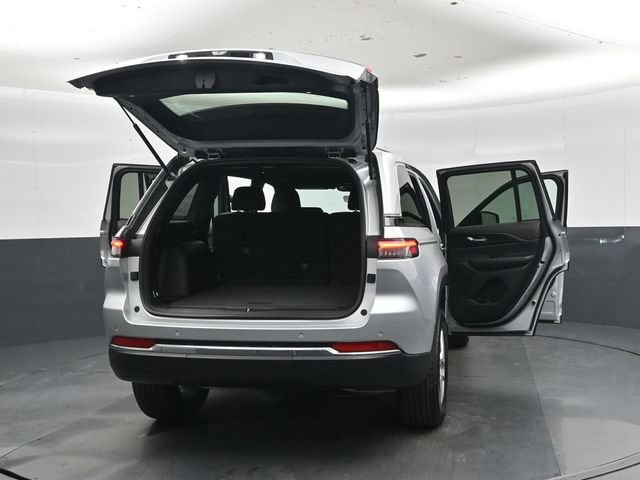 New 2026 Jeep Grand Cherokee Laredo w/ Trailer Tow Package AWD/4WD image 49
