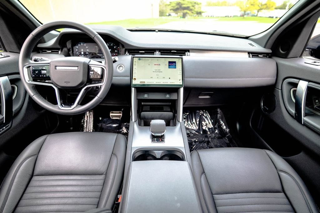 Used 2025 Land Rover Discovery Sport Dynamic SE AWD/4WD image 14