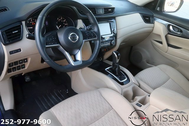 Used 2018 Nissan Rogue SV image 12