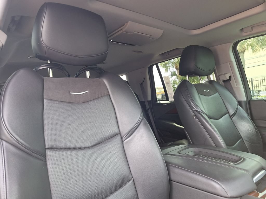 Used 2020 Cadillac Escalade Premium Luxury RWD image 31