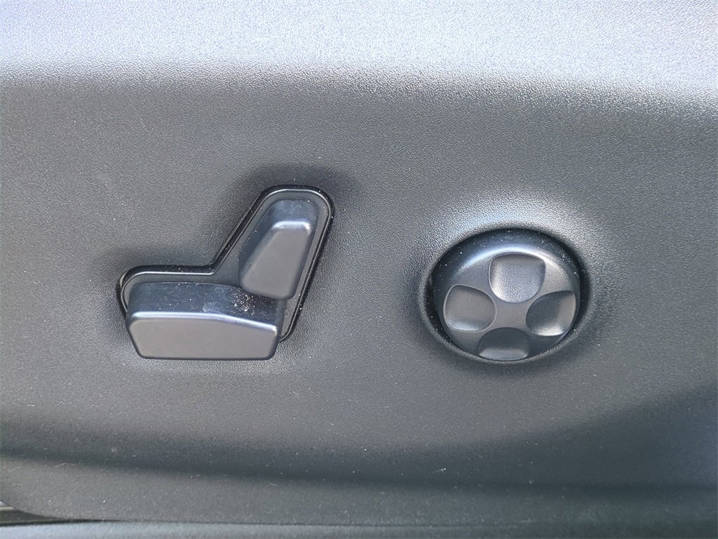 Used 2018 Chrysler Pacifica Limited w/ Tire & Wheel Group image 22