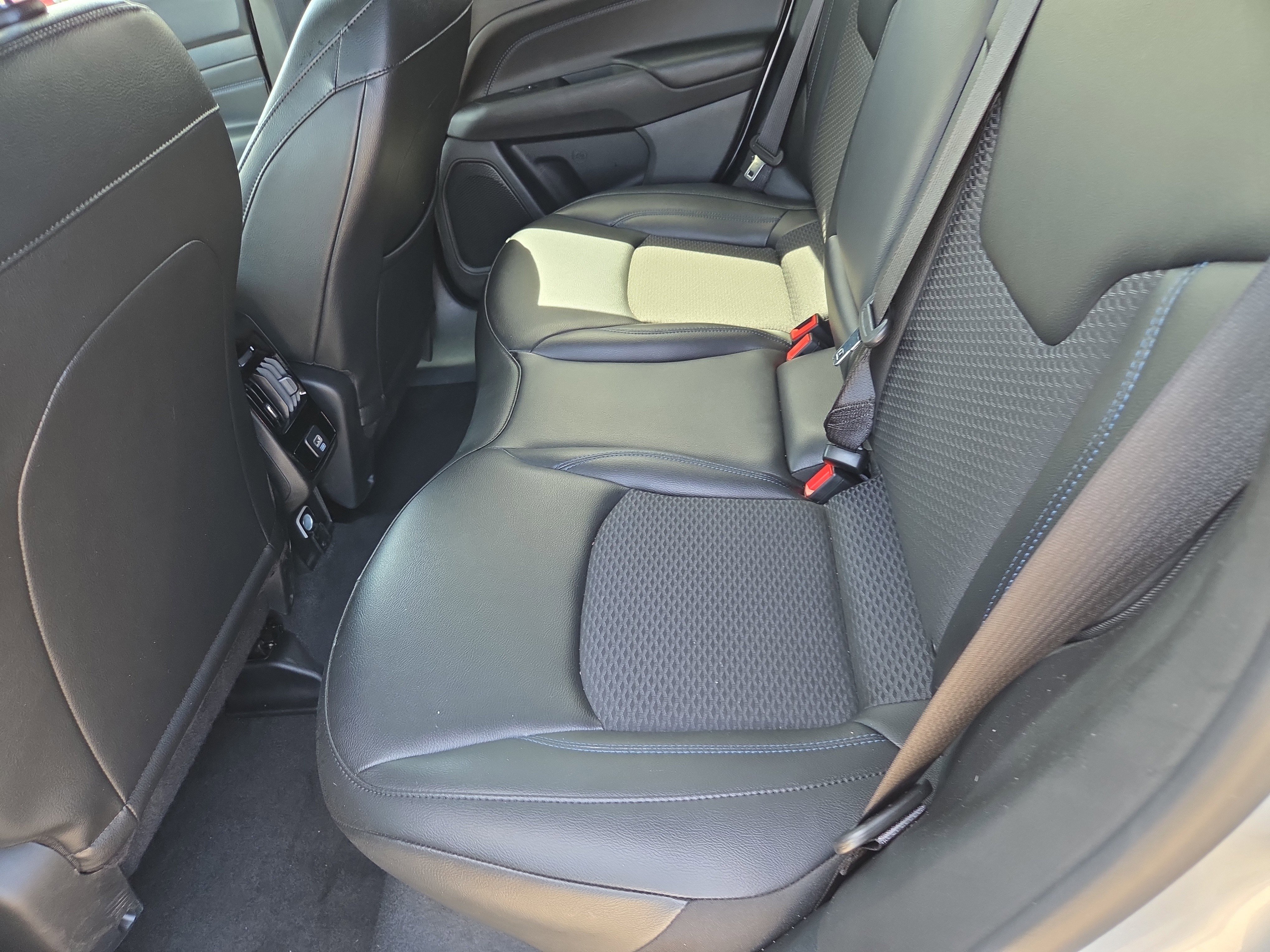 Used 2026 Jeep Compass Latitude image 7