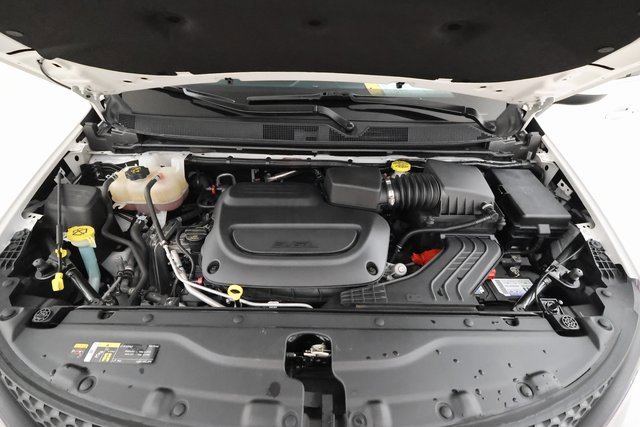 Used 2022 Chrysler Voyager LX image 6