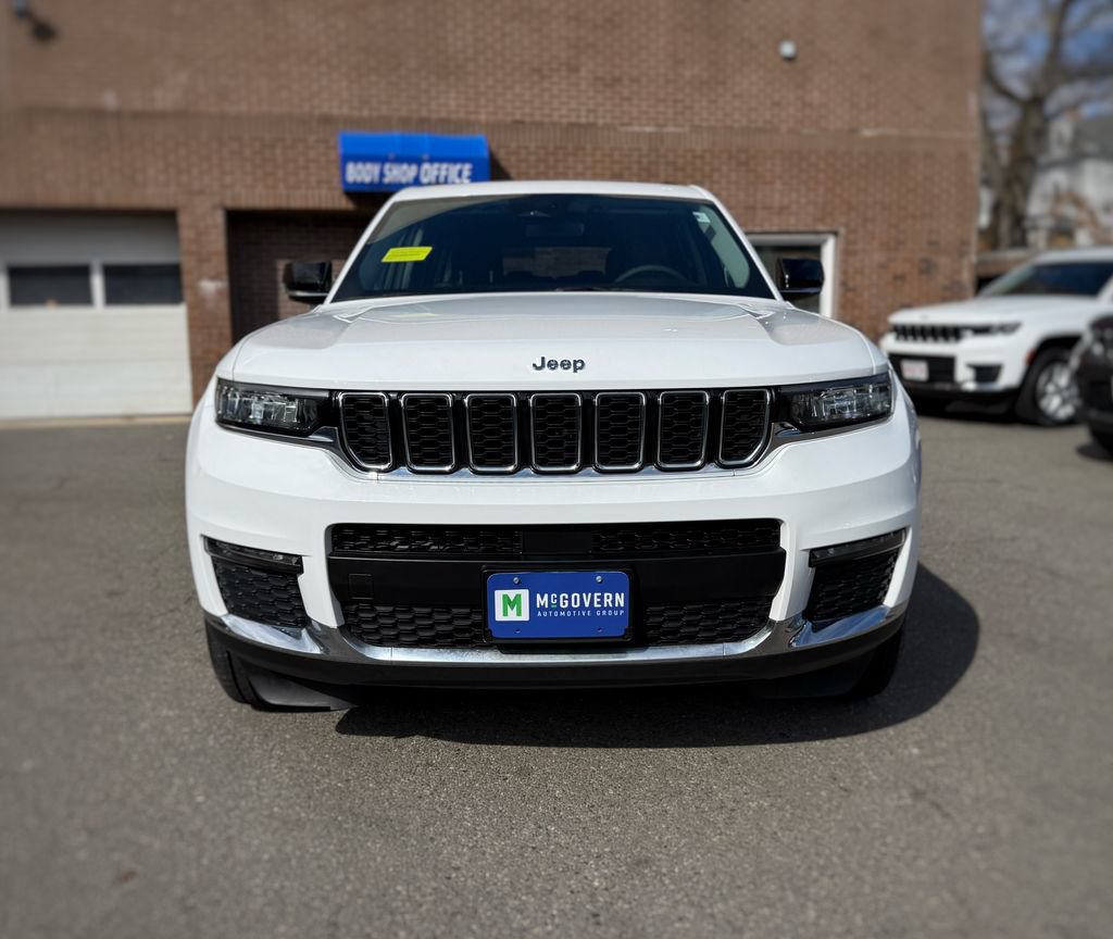 Used 2023 Jeep Grand Cherokee L Limited AWD/4WD image 2