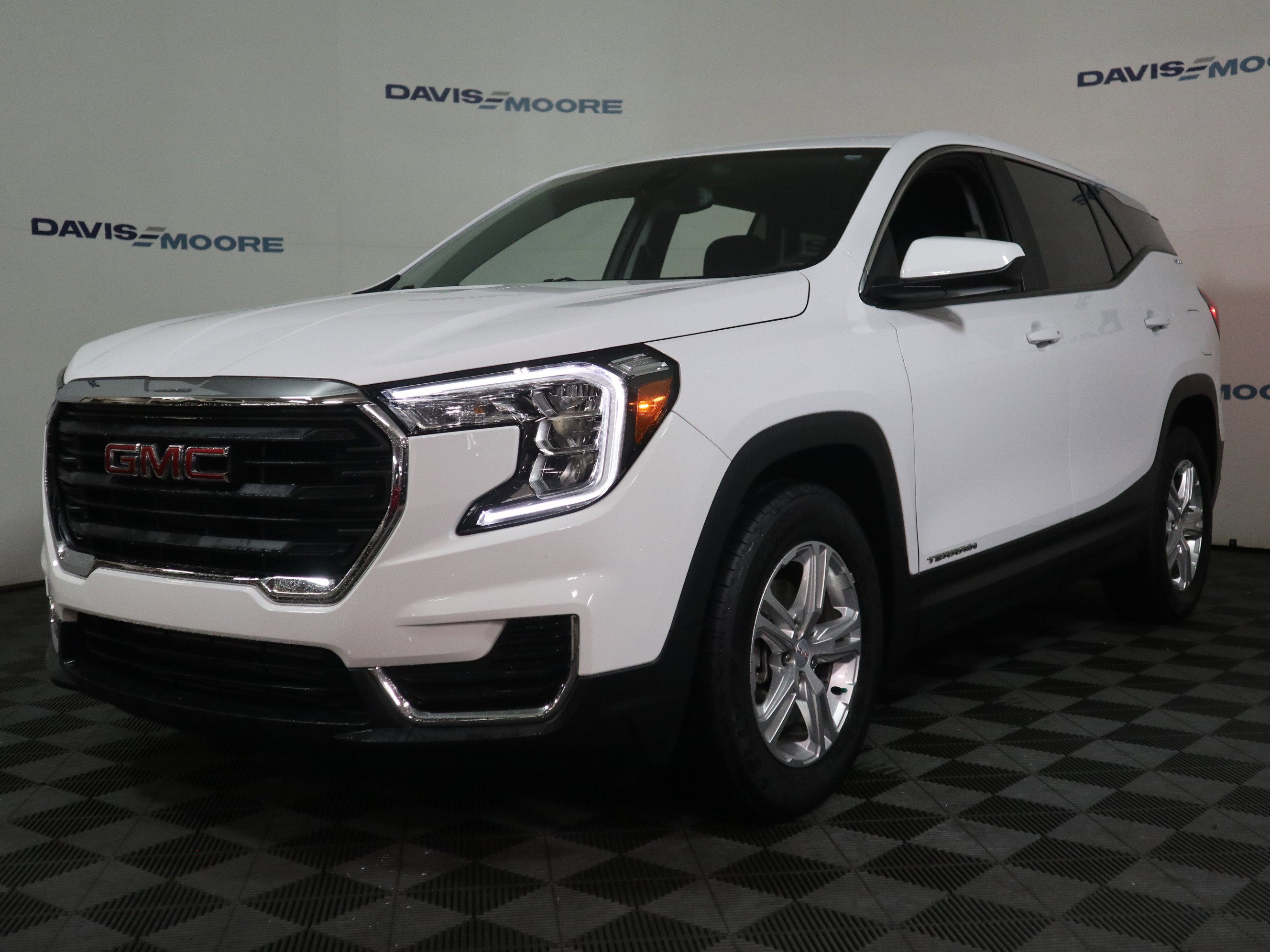 Used 2022 GMC Terrain SLE image 12