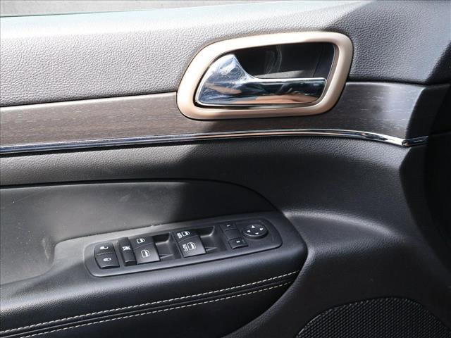Used 2017 Jeep Grand Cherokee Limited AWD/4WD image 12