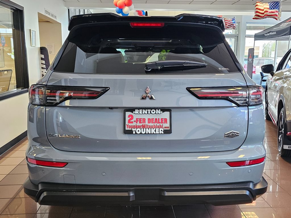 New 2026 Mitsubishi Outlander AWD image 3