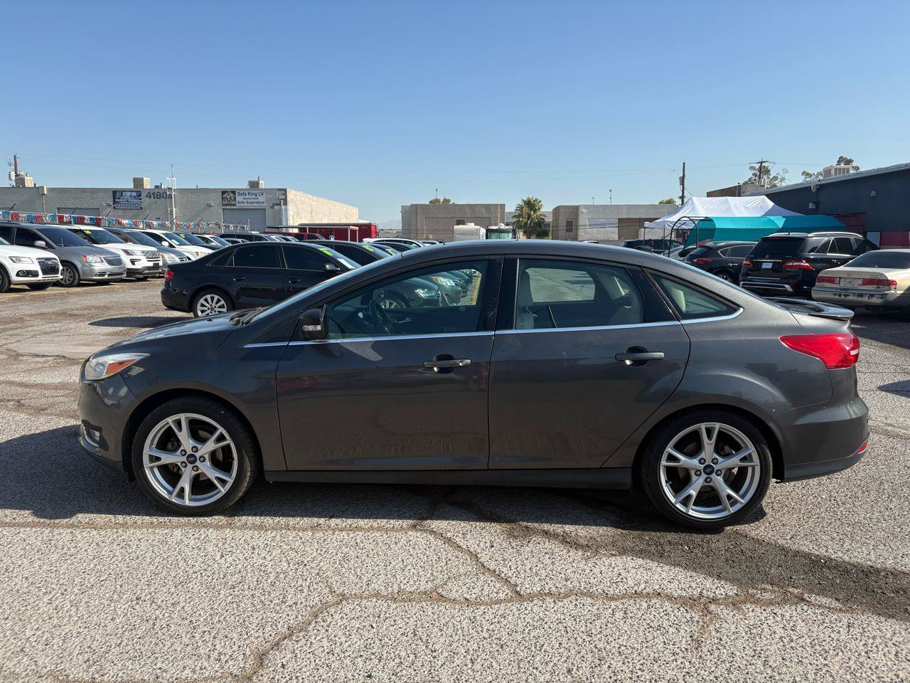 Used 2016 Ford Focus Titanium FWD image 2