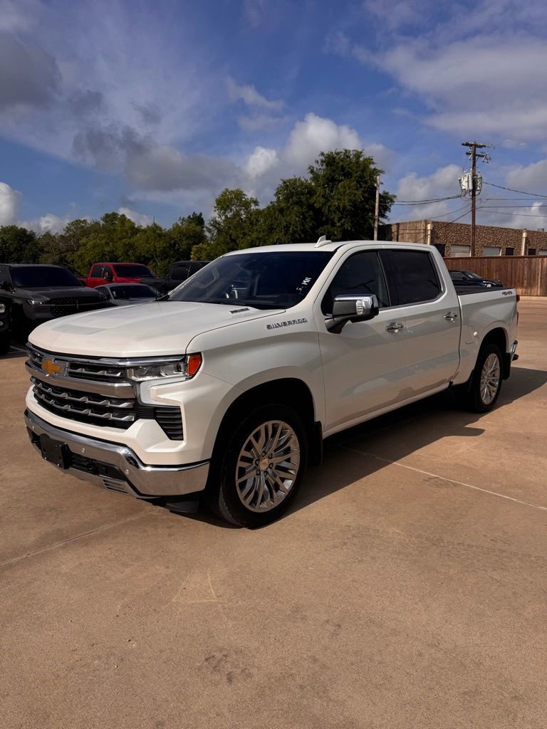 Used 2025 Chevrolet Silverado 1500 LTZ w/ LTZ Premium Package AWD/4WD image 3