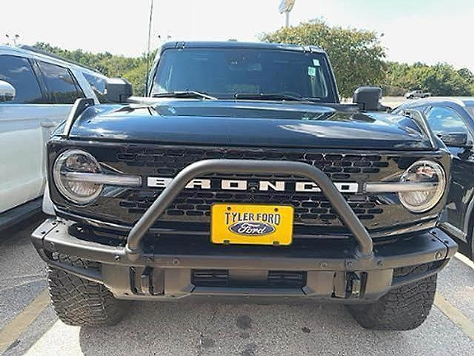 Used 2023 Ford Bronco Wildtrak image 2