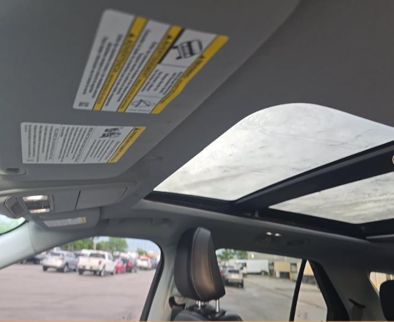 Used 2023 Ford Explorer XLT w/ Equipment Group 202A AWD/4WD image 9