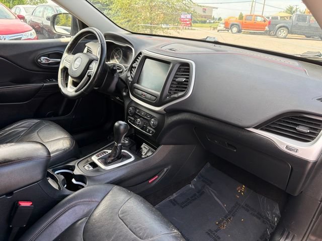 Used 2014 Jeep Cherokee Trailhawk w/ Comfort/Convenience Group AWD/4WD image 27
