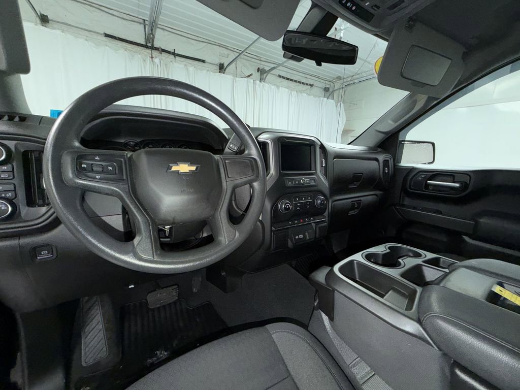 Used 2022 Chevrolet Silverado 1500 Custom image 3