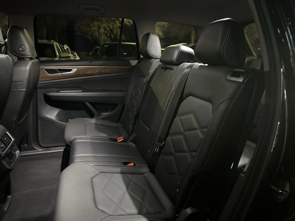Used 2025 Volkswagen Atlas SE image 16