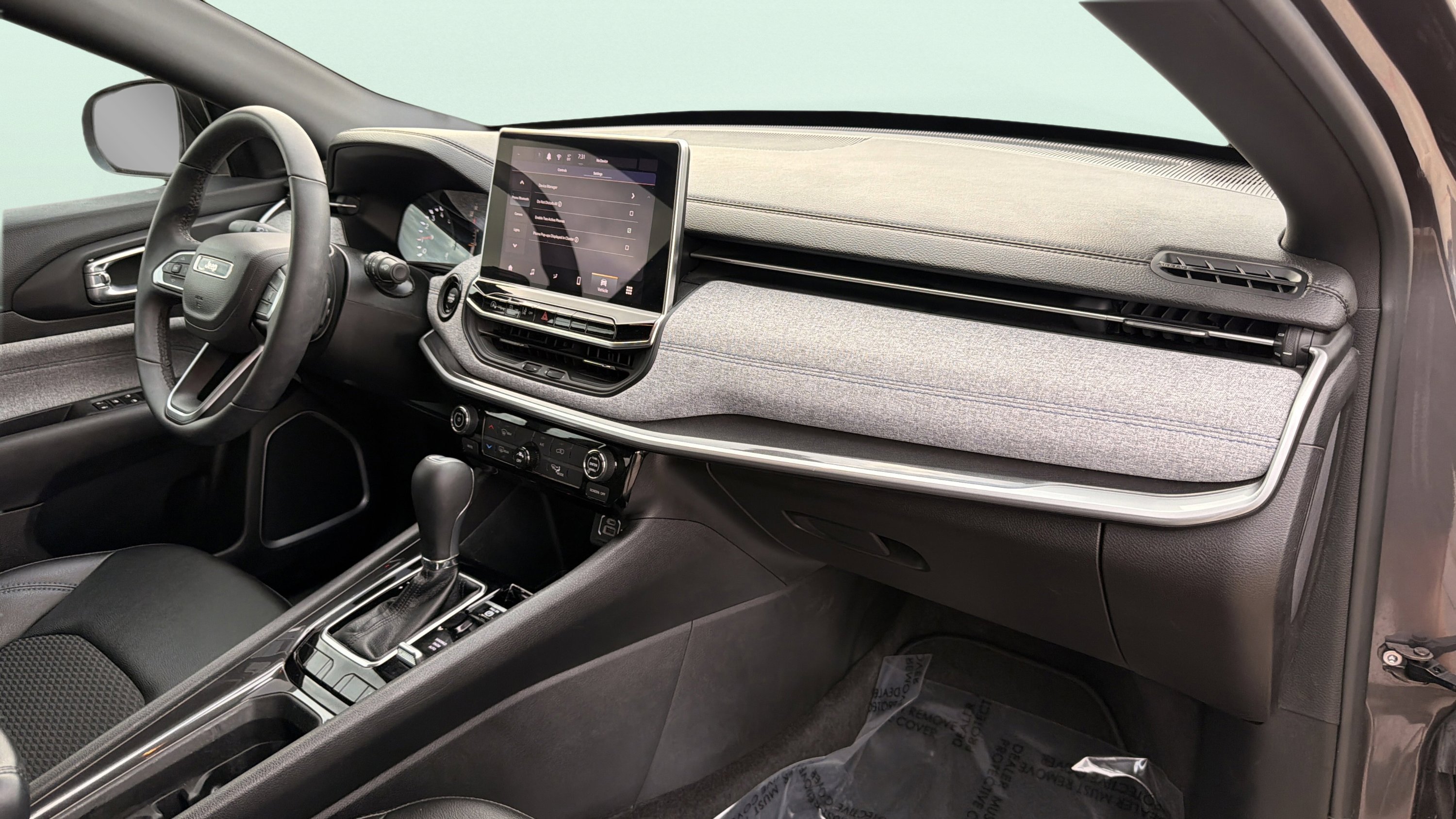 Used 2024 Jeep Compass Latitude image 39