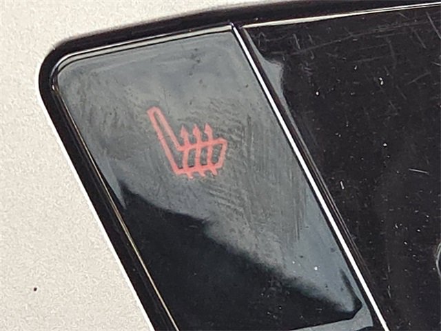 Certified 2021 Ford Explorer XLT w/ Equipment Group 202A image 5