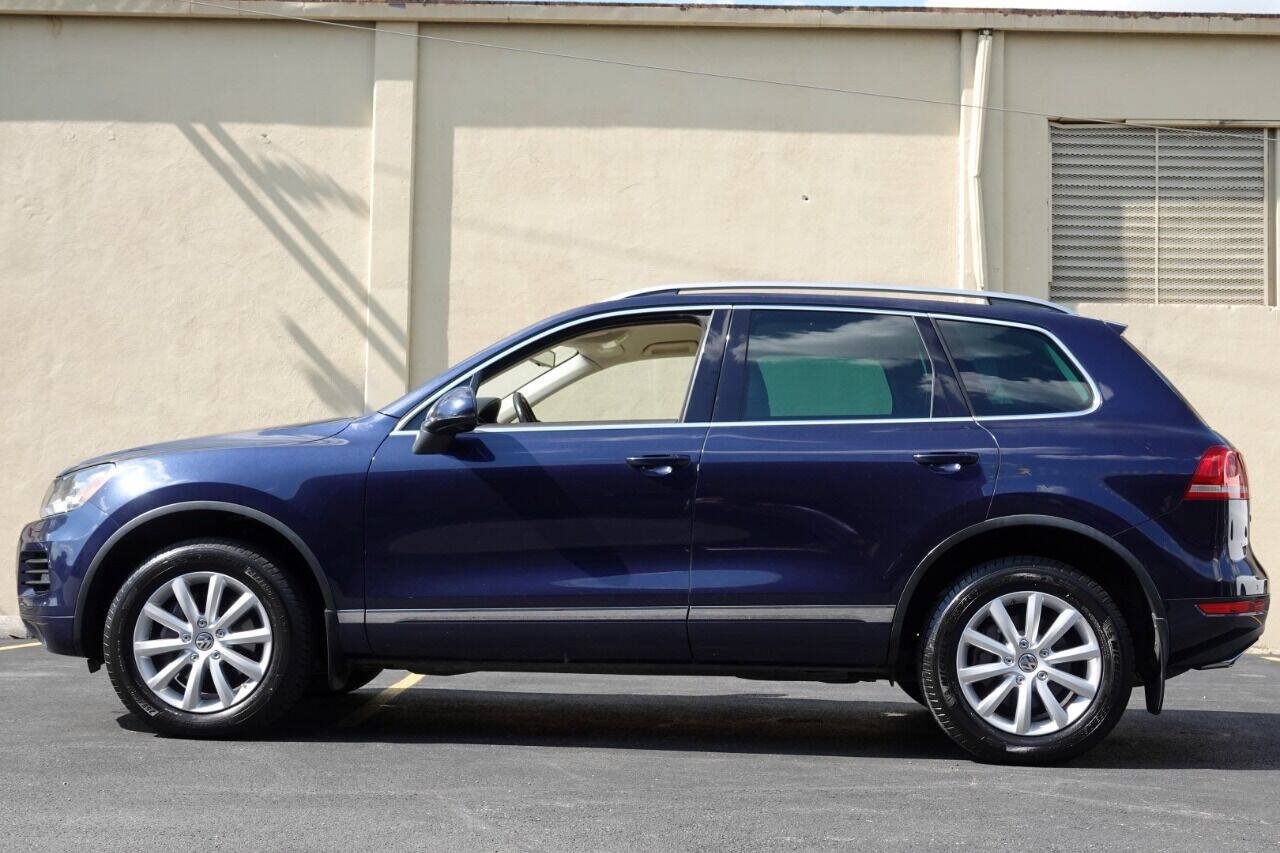 Used 2012 Volkswagen Touareg Sport AWD/4WD image 4