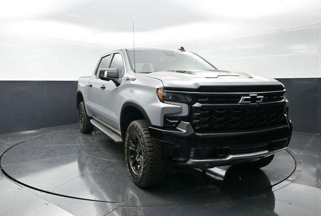 Used 2025 Chevrolet Silverado 1500 ZR2 w/ Dark Appearance Package image 5