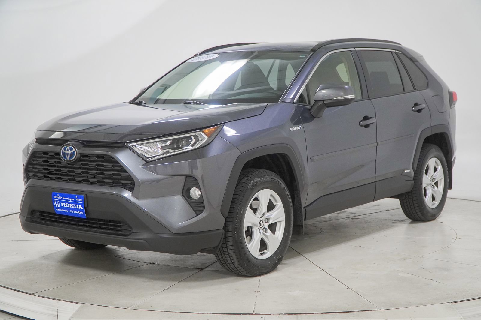 Used 2020 Toyota RAV4 XLE w/ Convenience Package AWD/4WD image 4