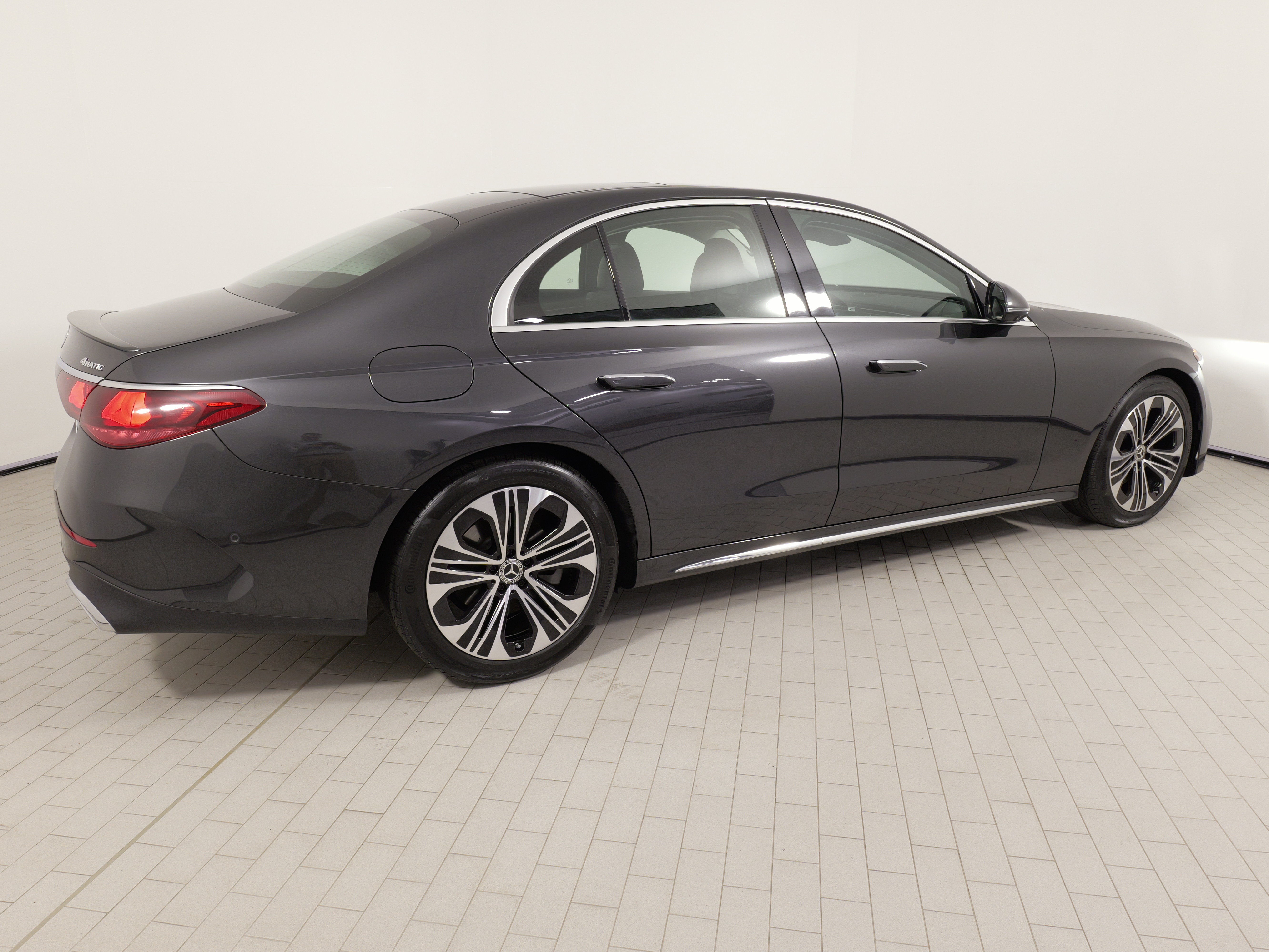Used 2025 Mercedes-Benz E 350 4MATIC Sedan image 11