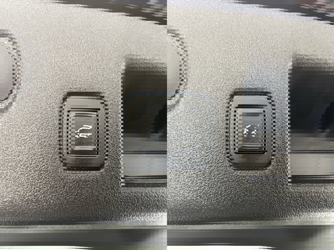 Used 2020 Chevrolet Equinox LT image 32