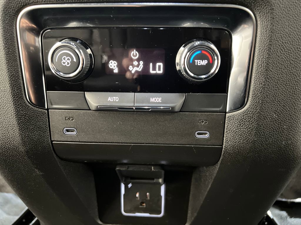 Used 2025 Chevrolet Suburban Z71 AWD/4WD image 22