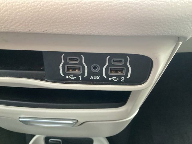 Used 2022 Chrysler Voyager LX image 22