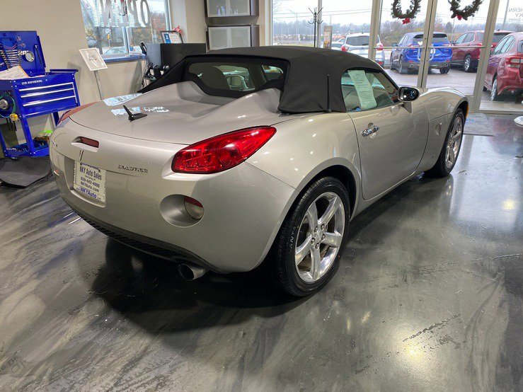Used 2008 Pontiac Solstice Convertible w/ Premium Package image 6