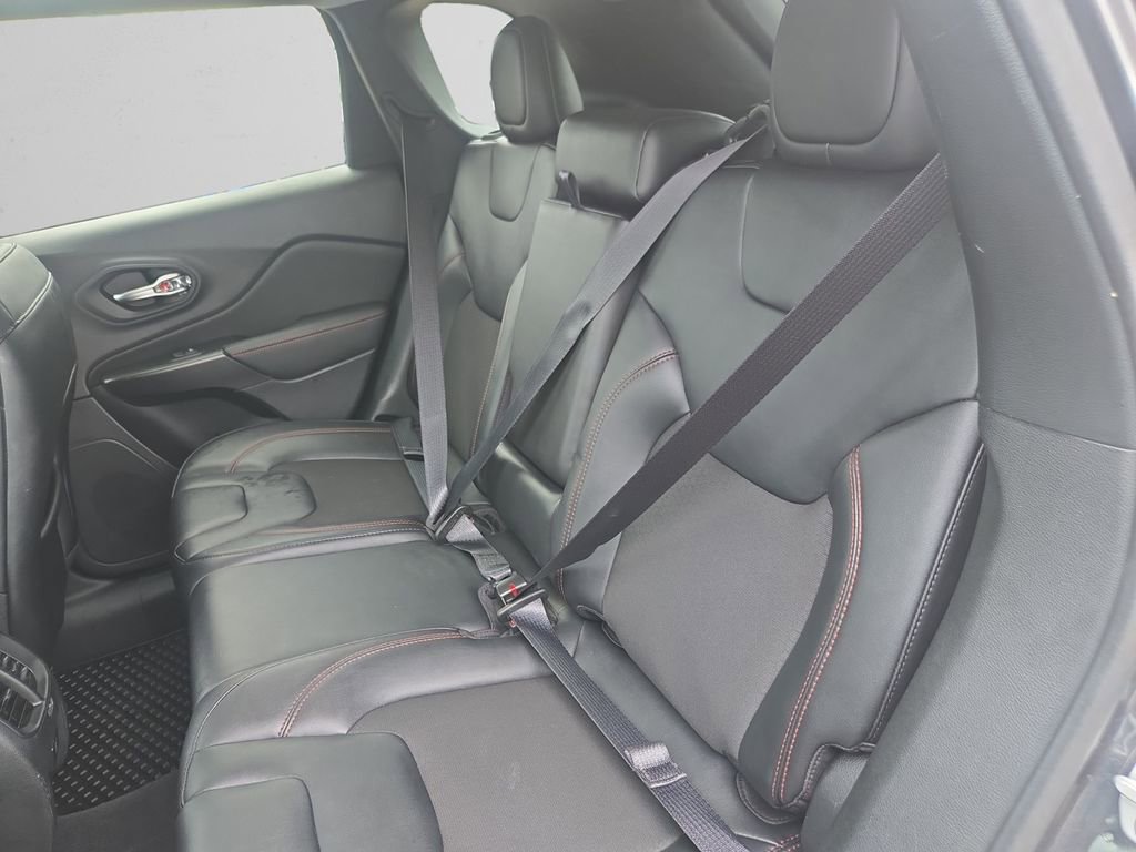 Used 2023 Jeep Cherokee Trailhawk AWD/4WD image 13
