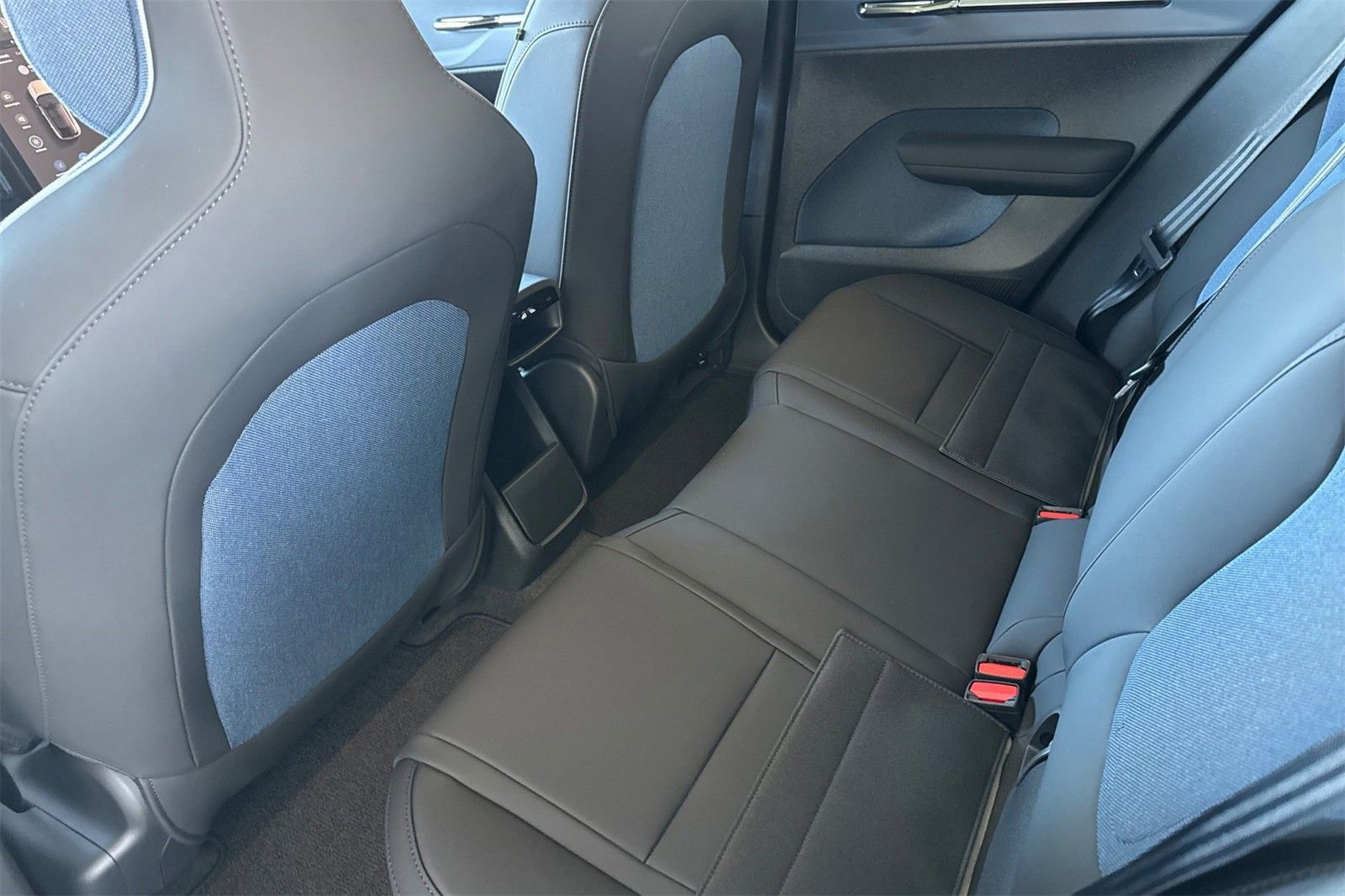 New 2026 Volvo EX30 Plus w/ Protection Package Premier image 4