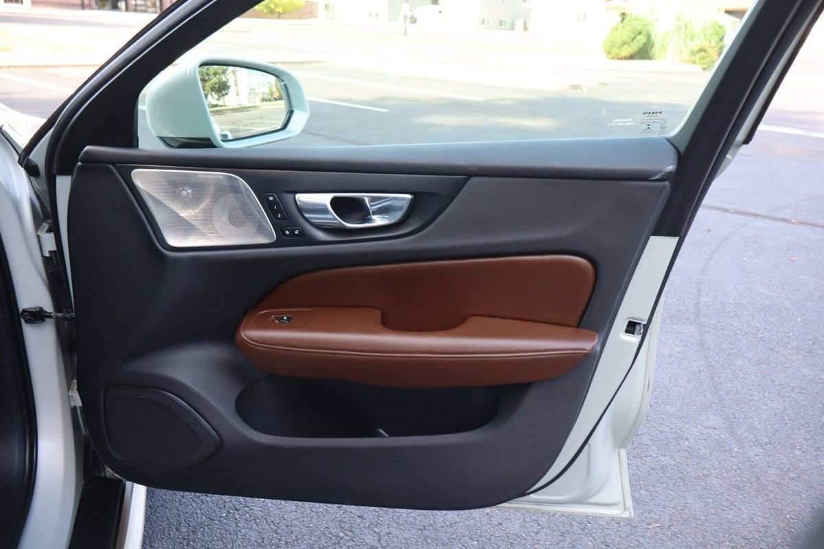 Used 2021 Volvo V60 T5 Cross Country AWD/4WD image 26