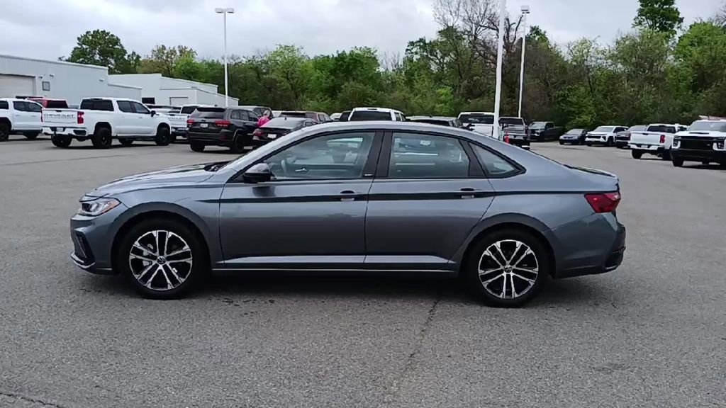 Used 2025 Volkswagen Jetta Sport image 5