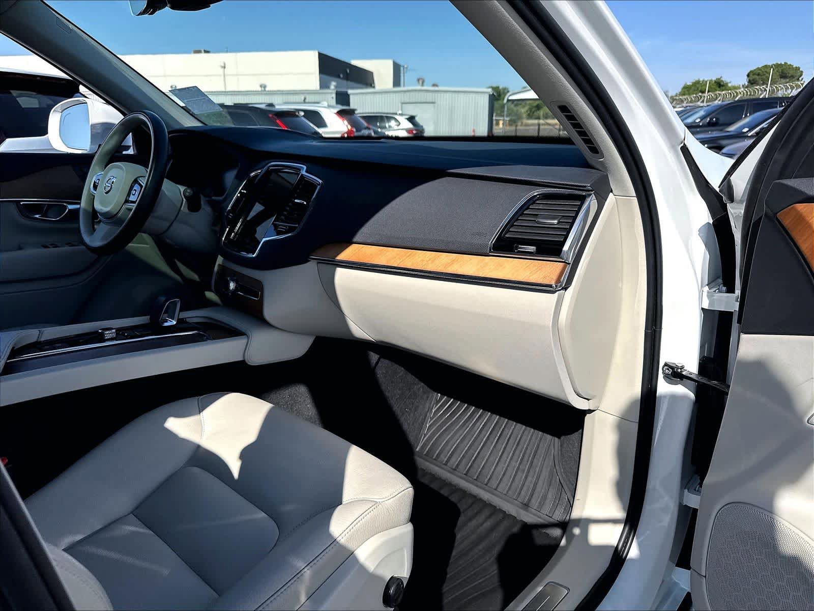 Used 2022 Volvo XC90 T8 Inscription Expression w/ Advanced Package AWD/4WD image 19
