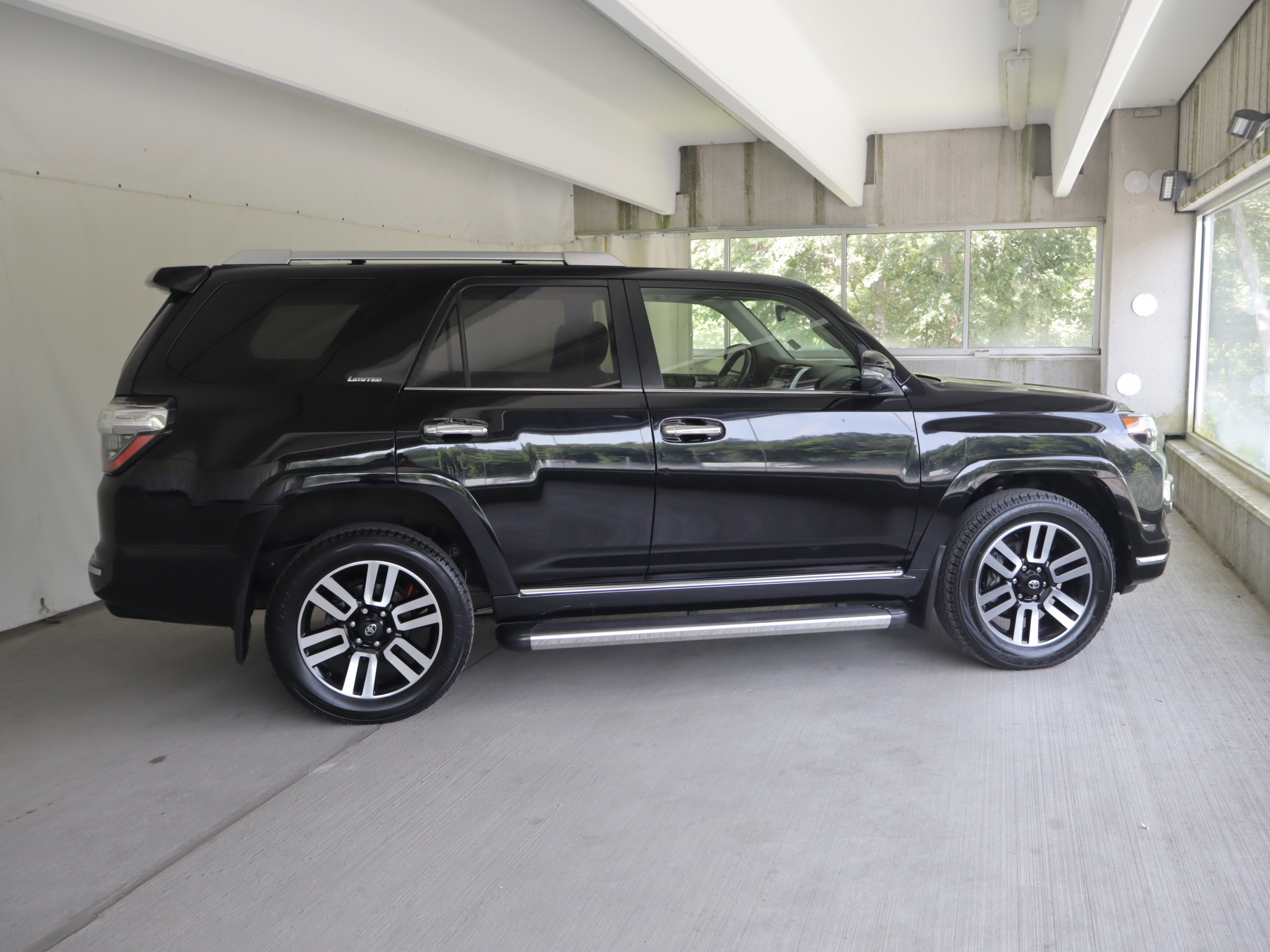 Used 2023 Toyota 4Runner Limited AWD/4WD image 7