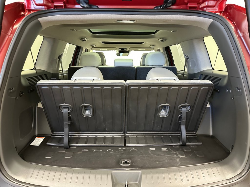 Used 2025 Hyundai Santa Fe Limited AWD/4WD image 17