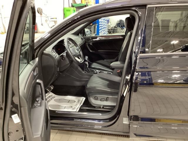 Certified 2023 Volkswagen Tiguan SE R-Line AWD/4WD image 10