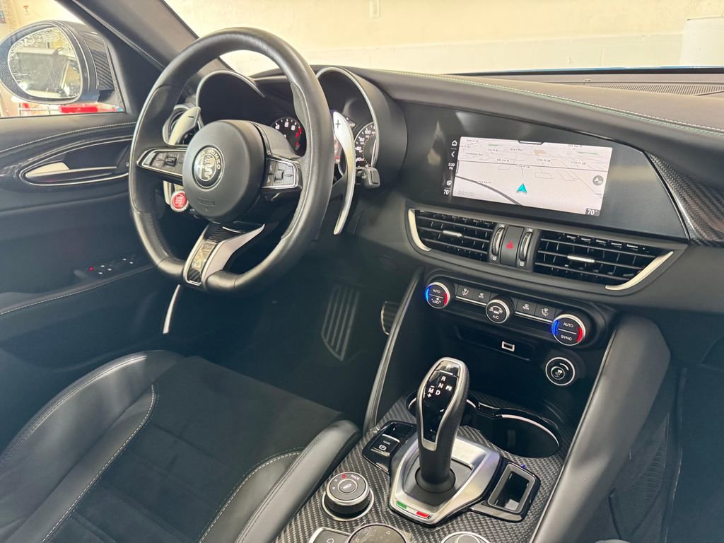 Used 2020 Alfa Romeo Giulia Quadrifoglio image 32