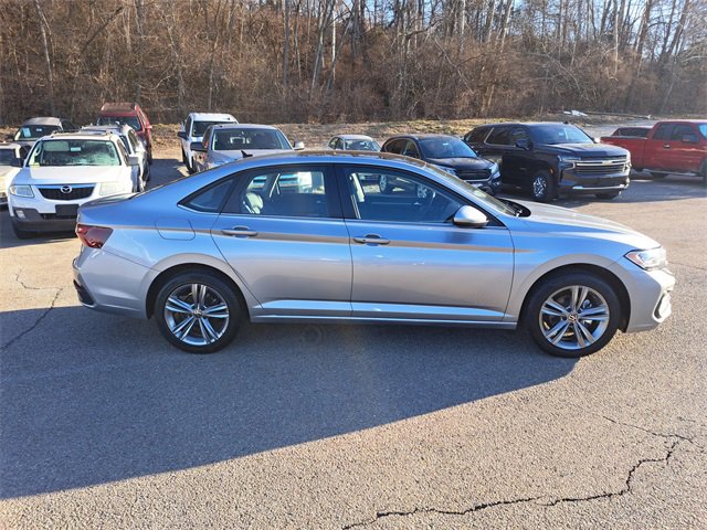 Used 2024 Volkswagen Jetta SE image 6