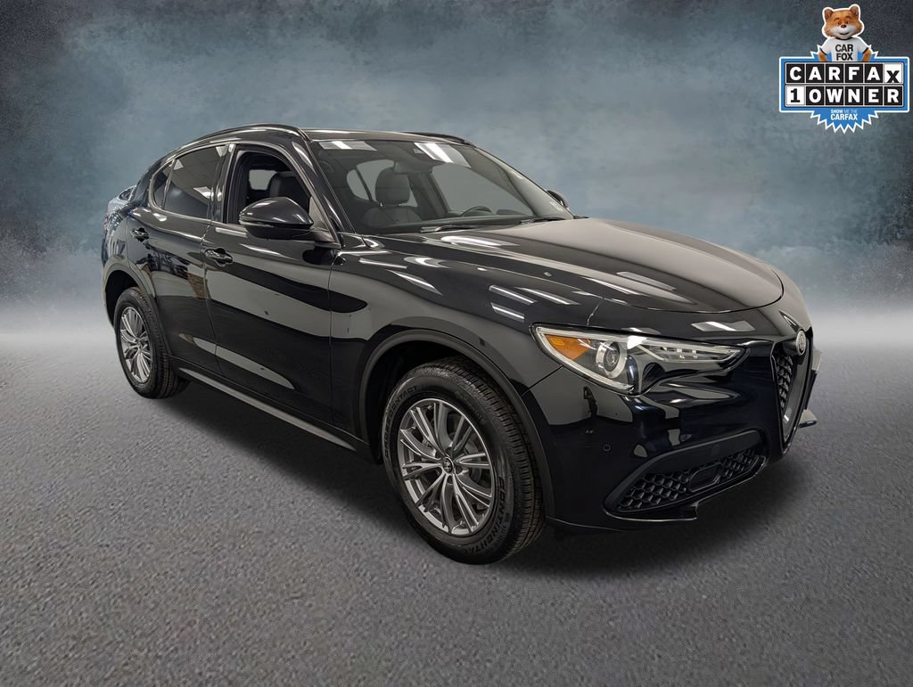 Used 2023 Alfa Romeo Stelvio Sprint AWD/4WD image 3