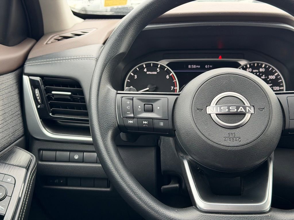 Used 2023 Nissan Rogue SV image 17