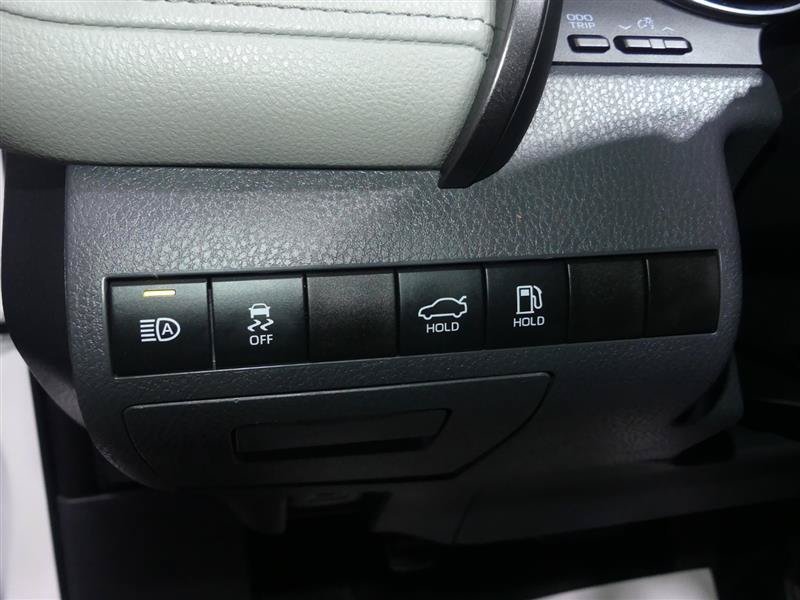 Used 2020 Toyota Camry LE FWD image 27
