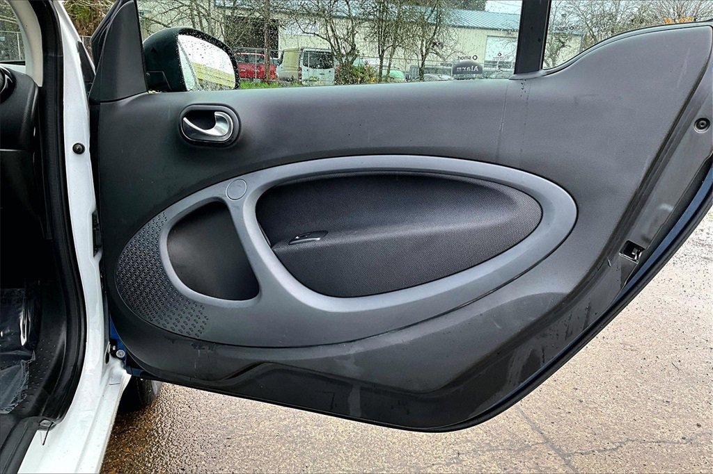 Used 2016 smart fortwo Prime image 19