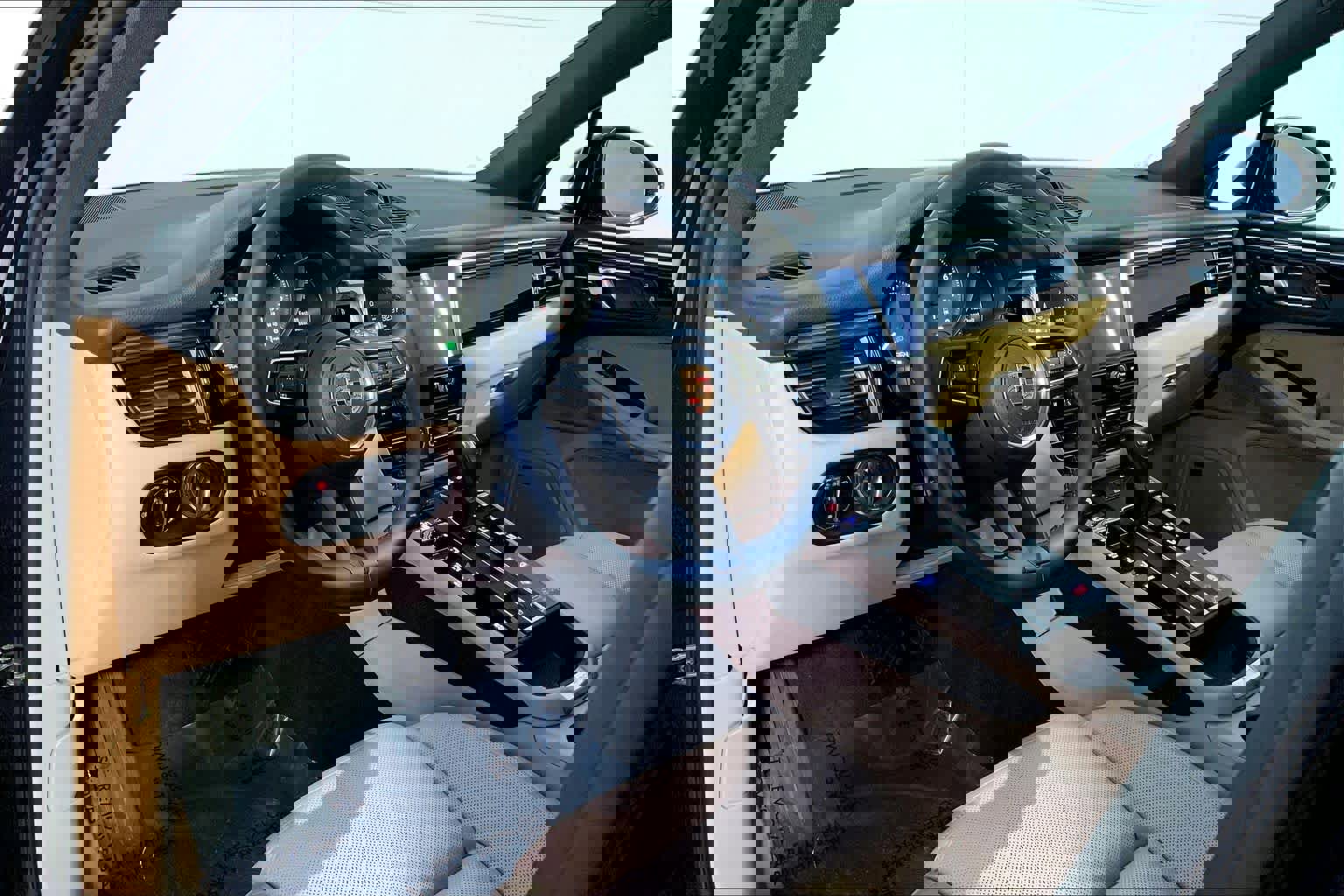 Used 2025 Porsche Macan image 4