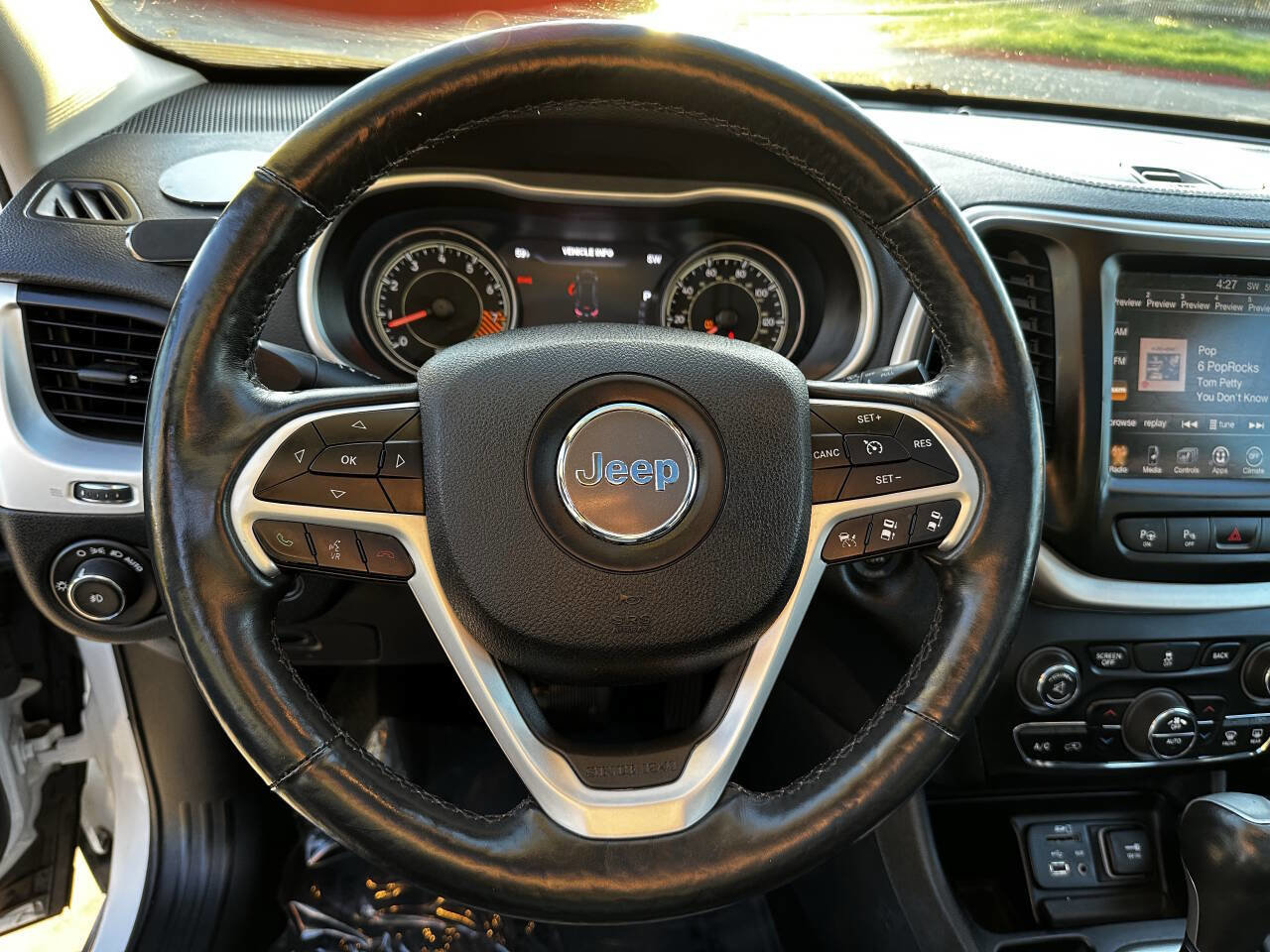 Used 2014 Jeep Cherokee Limited w/ Technology Group image 33