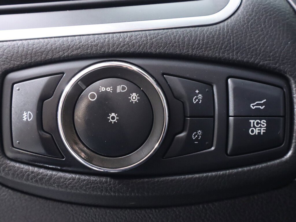 Used 2022 Ford Edge Titanium image 10