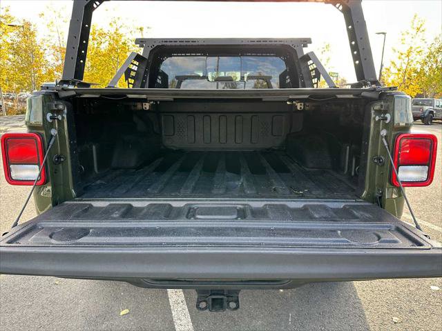 Used 2022 Jeep Gladiator Sport image 16