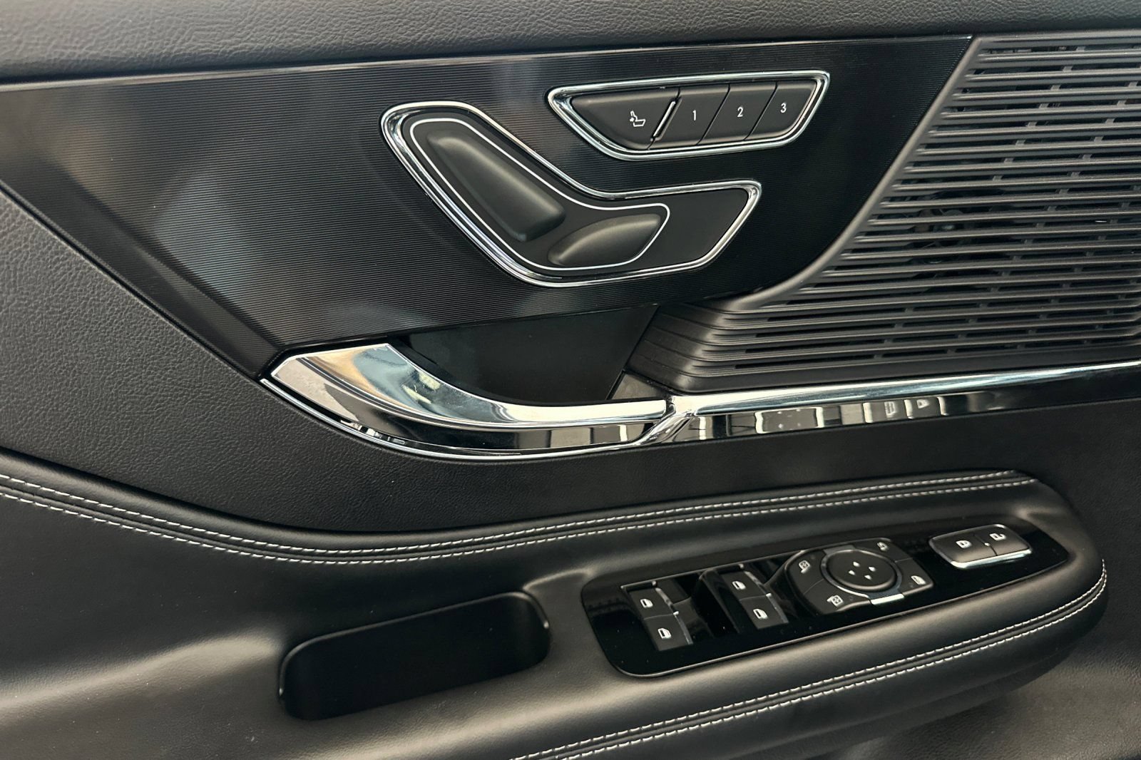 Certified 2022 Lincoln Corsair FWD image 10