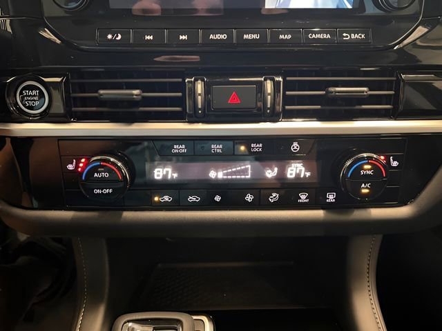 Used 2024 Nissan Pathfinder SL AWD/4WD image 30